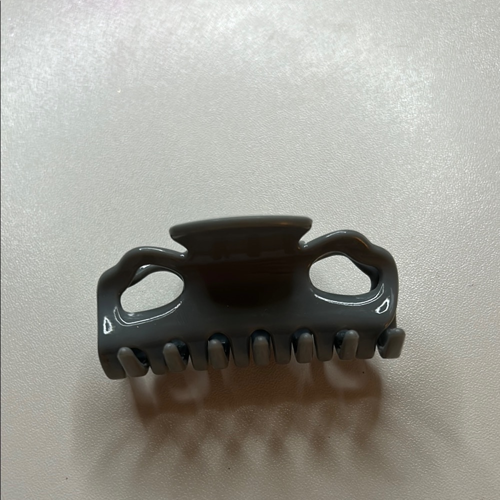 Scunci Gray Hair Claw Clip Classic Design